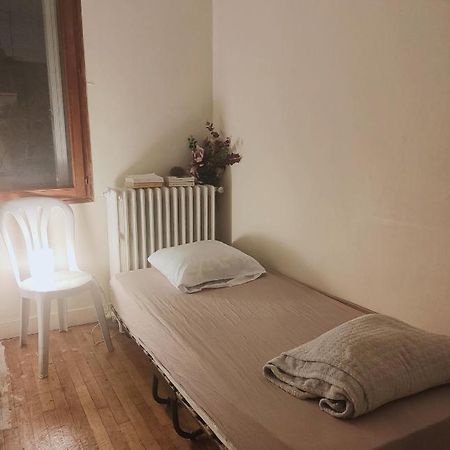 Room Near Paris Сен-Дени Экстерьер фото